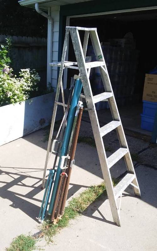lot 86 image: 6 Ft. Aluminum Step Ladder, 2-Folding Movie Screens