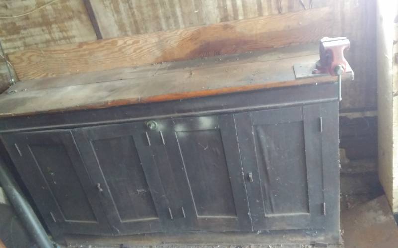 lot 87 image: Work Bench With Craftsman Bench Vise 73x18x41