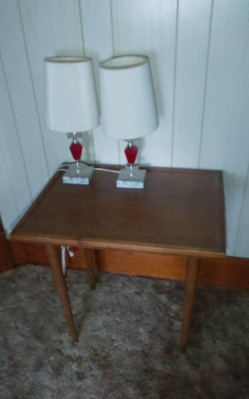 lot 92 image: Small Table & Pair Of Lamps