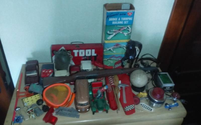 lot 98 image: Lot Of Vintage Toys