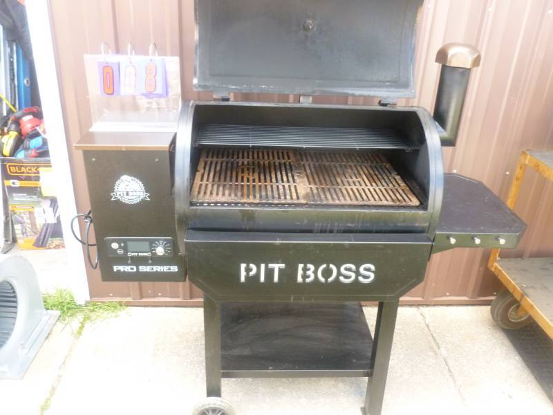 lot 8 image: Pit Boss Pellet Grill