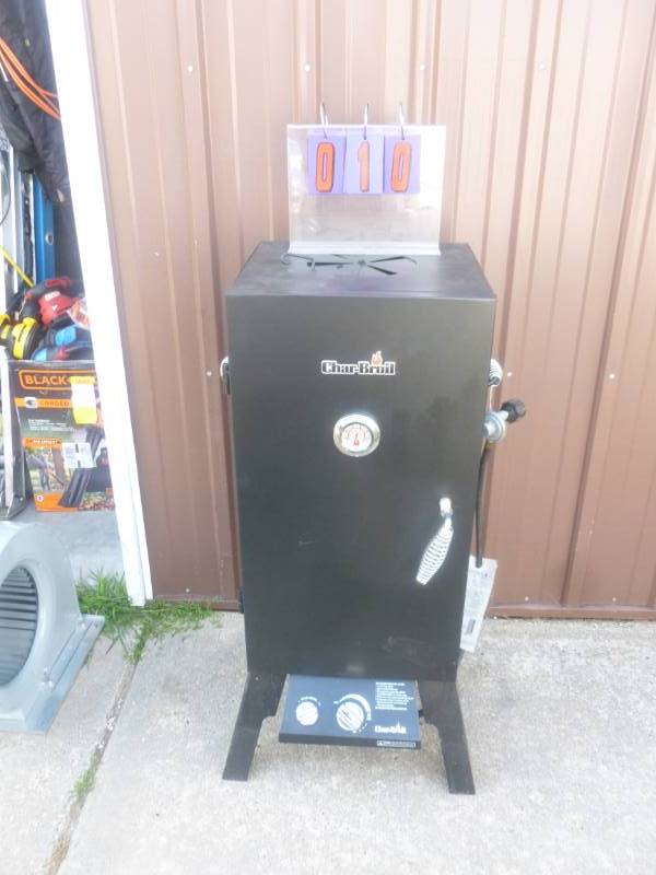 lot 10 image: Charbroil LP Smoker