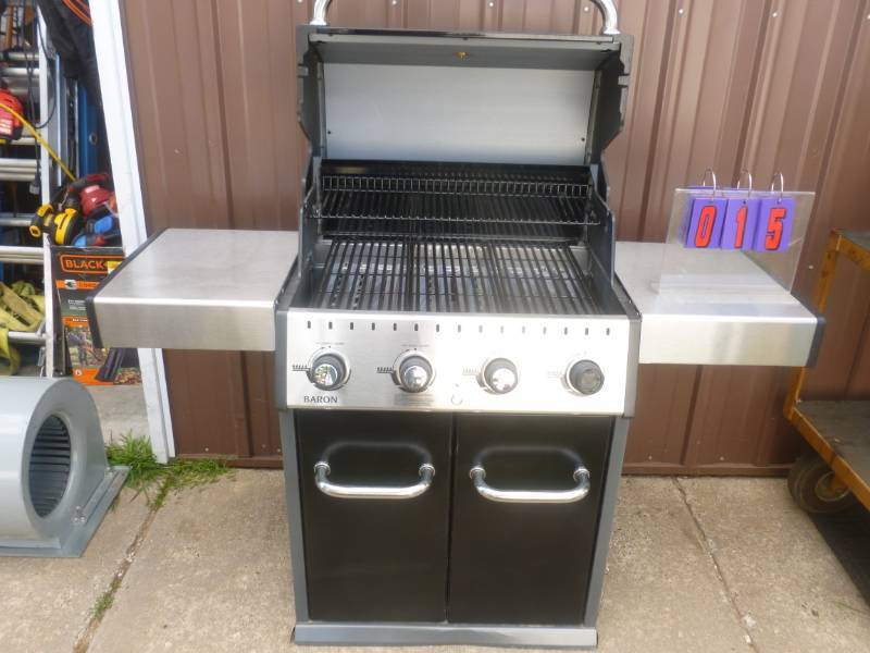 lot 15 image: Charbroil LP BBQ Grill