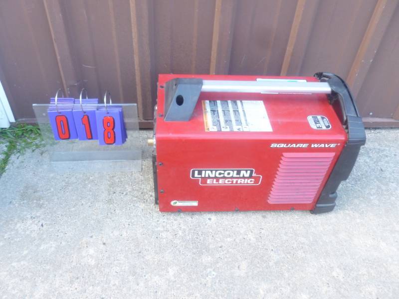 lot 18 image: Lincoln Square Wave Tig Welder