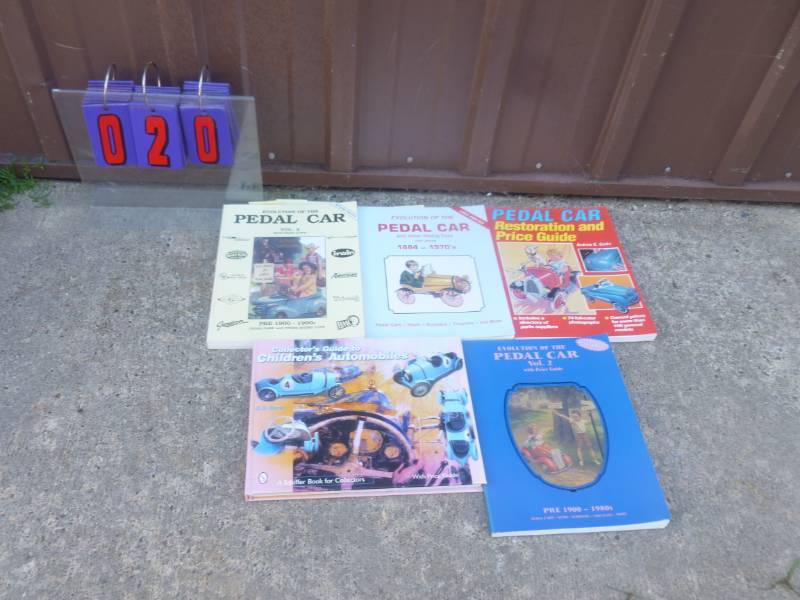 lot 20 image: Flat of Miscellaneous Pedal Car Books