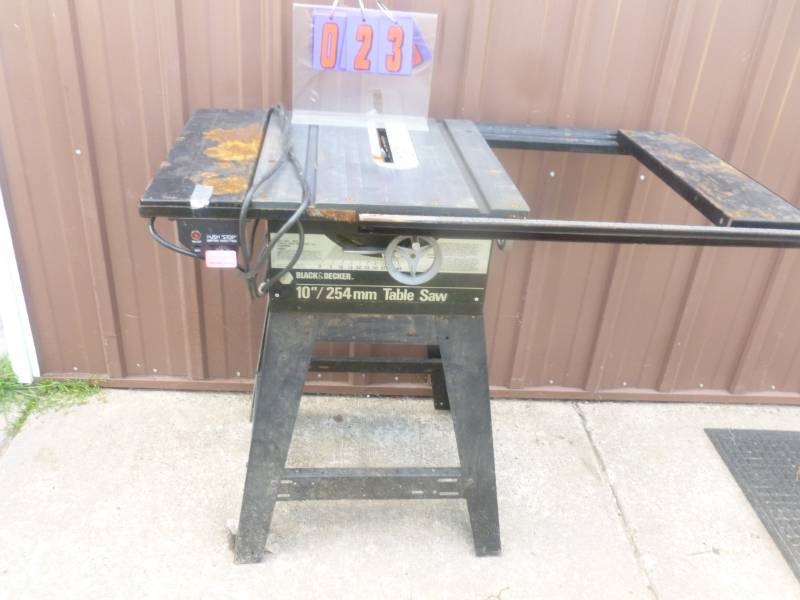 lot 23 image: 10 Black & Decker Table Saw