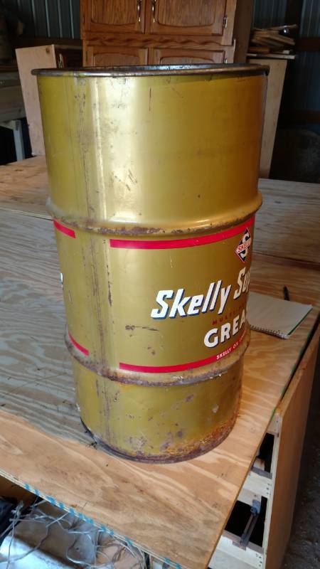 lot 3 image: Skelly Grease Can