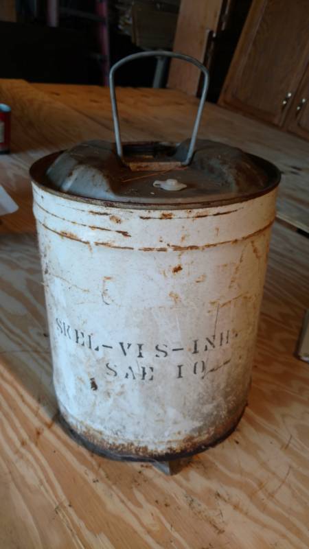 lot 13 image: skelly 5 gallon tagolene oil can
