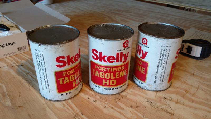 lot 22 image: 3 Skelly Fortified Tagoline HD one quart motor oil cans full