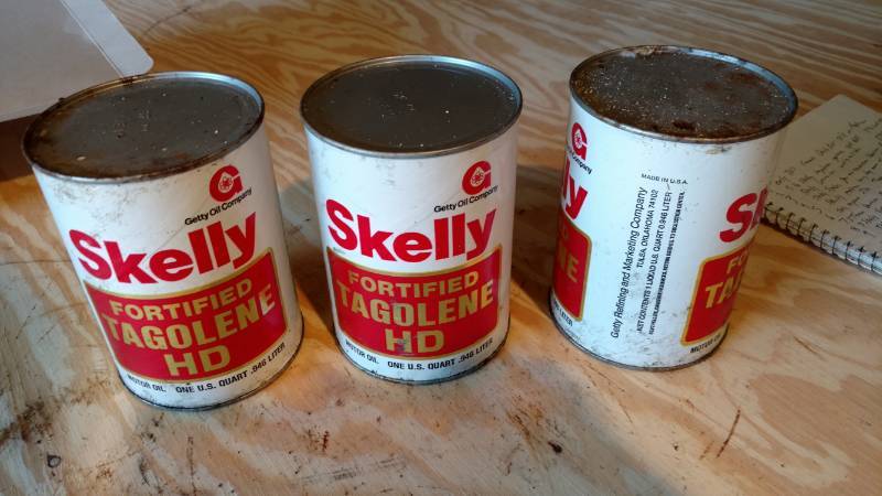 lot 23 image: 3 Skelly Fortified Tagoline HD one quart motor oil cans full