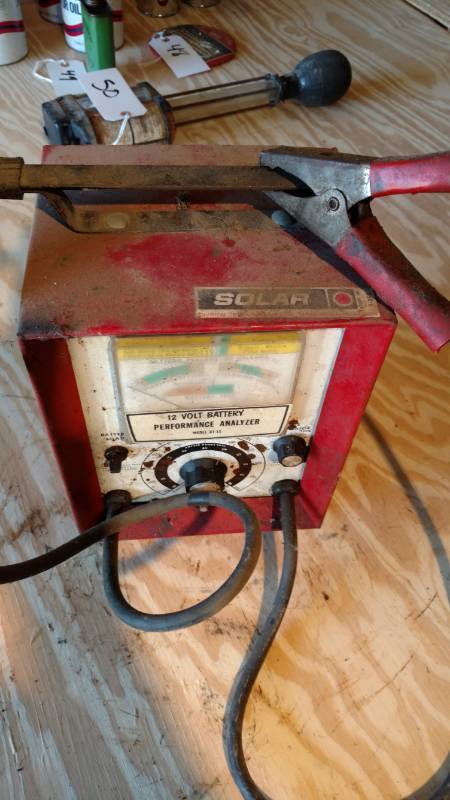 lot 51 image: 12 V battery performance analyzer