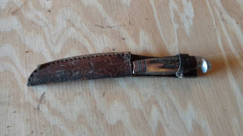 lot 85 image: Antique knife with leather case