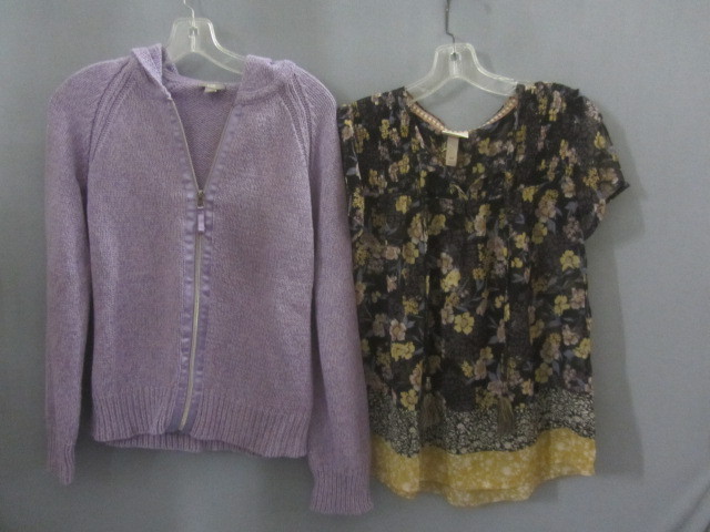 lot 106 image: Ladies Tops