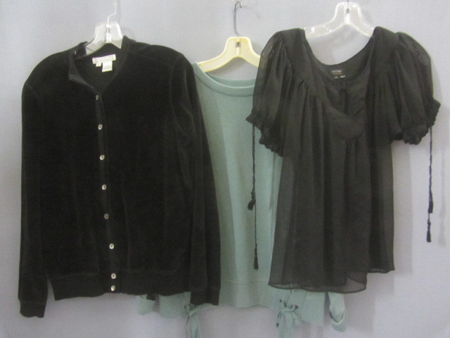 lot 108 image: Ladies Tops