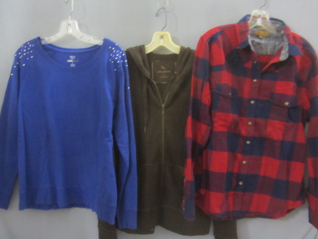 lot 111 image: Ladies Tops