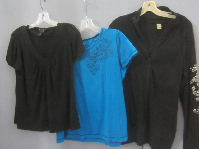 lot 114 image: Ladies Tops