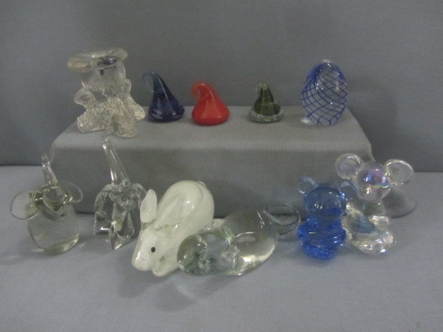 lot 81 image: Solid Glass Animals