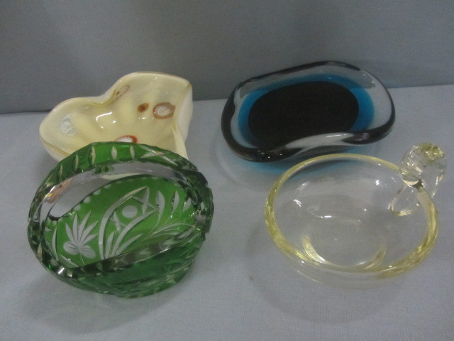 lot 85 image: Green & Yellow Glass