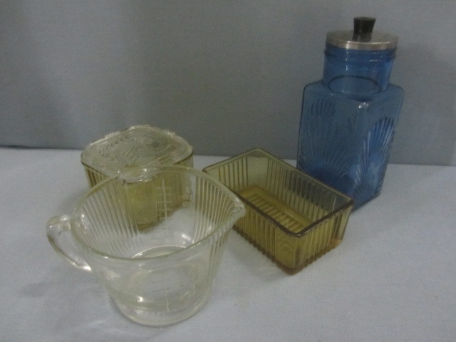 lot 89 image: Amber Depr Fridge Dishes, Measure