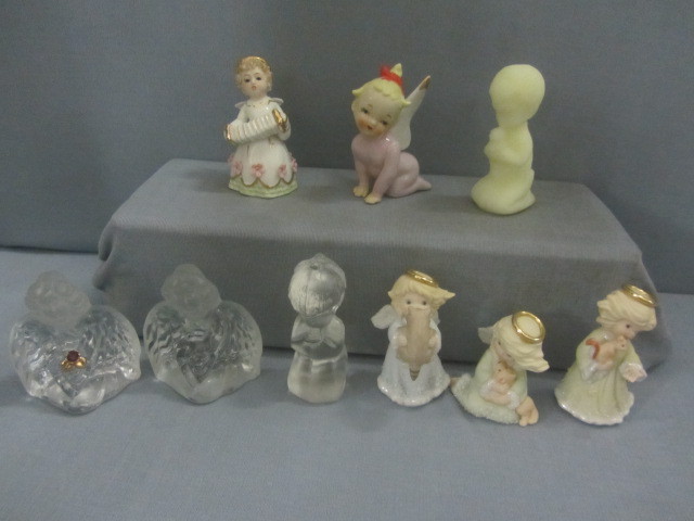 lot 65 image: Angels