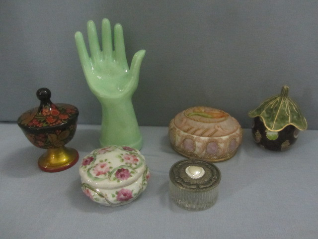 lot 68 image: Jadeite, Dresser Dishes