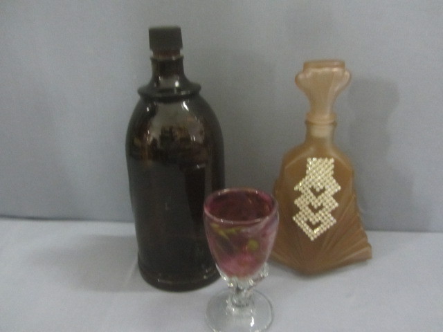 lot 70 image: Decanters