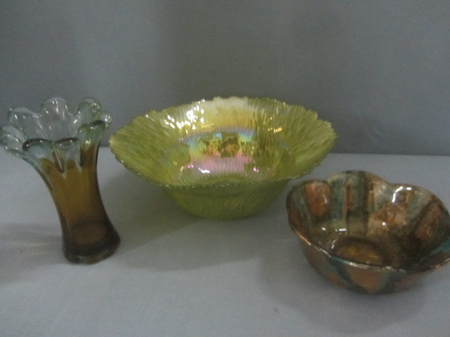 lot 71 image: Vase, Turkish Bowl