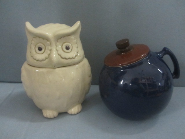 lot 74 image: Cookie Jar, Jug