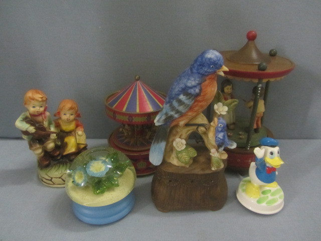 lot 75 image: Music Boxes