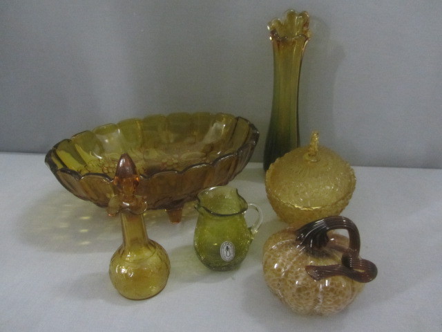 lot 46 image: Amber Dishes