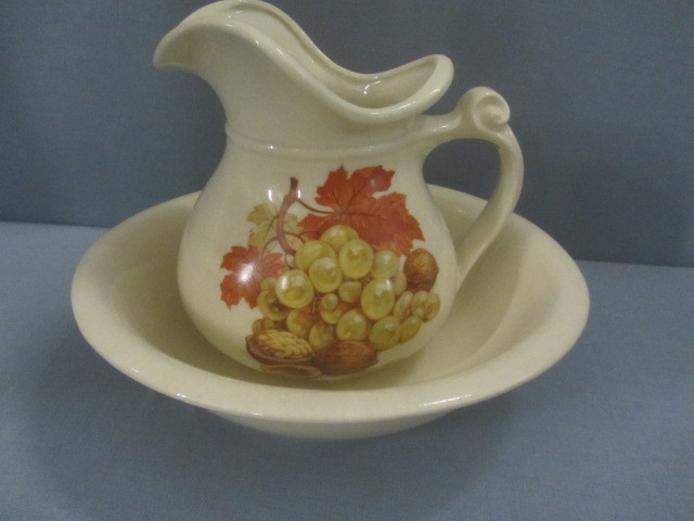 lot 59 image: McCoy Pitcher & Basin
