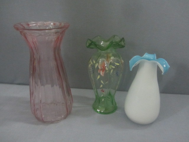 lot 60 image: Vases