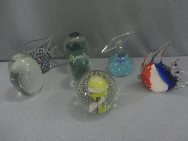 lot 37 image: Paperweights, Fish