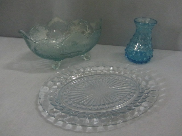 lot 45 image: Vintage Blue Bubble & Hobnail
