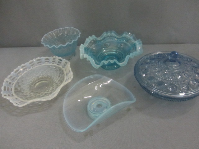 lot 28 image: Blue Dishes