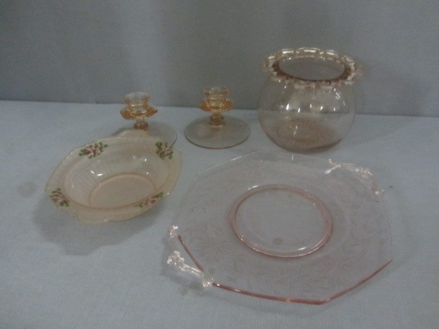 lot 18 image: Pink Depr