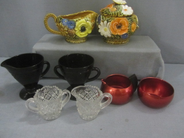 lot 14 image: Cream & Sugars