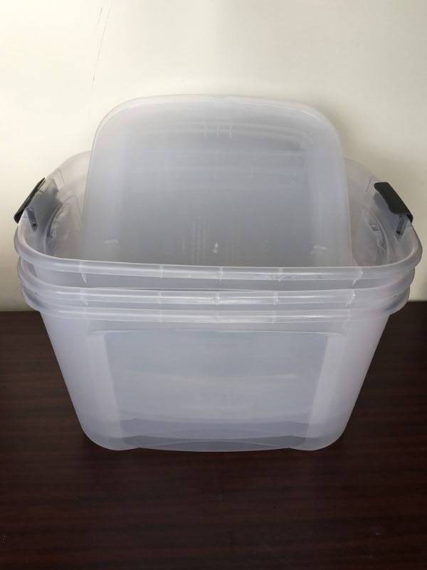 lot 113 image: Bella 71 Quart Storage Totes