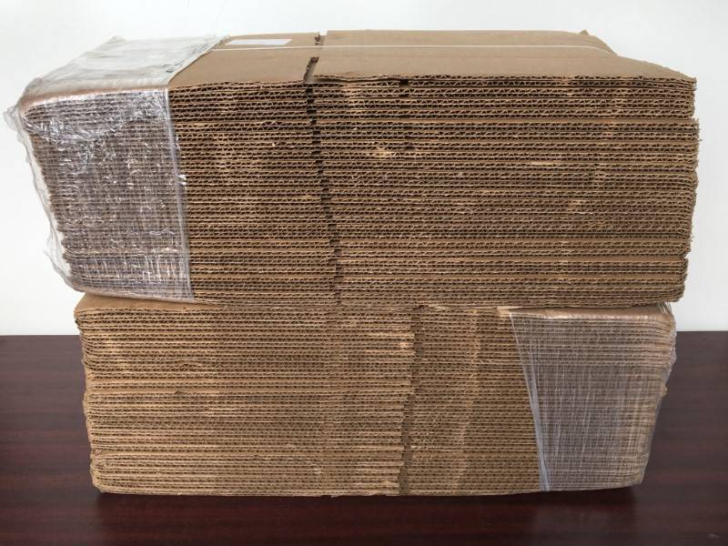 lot 127 image: Small Shipping Boxes