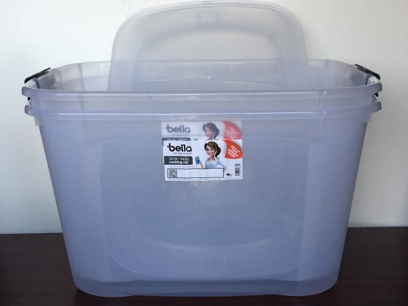 lot 110 image: Bella 121 Quart Storage Totes
