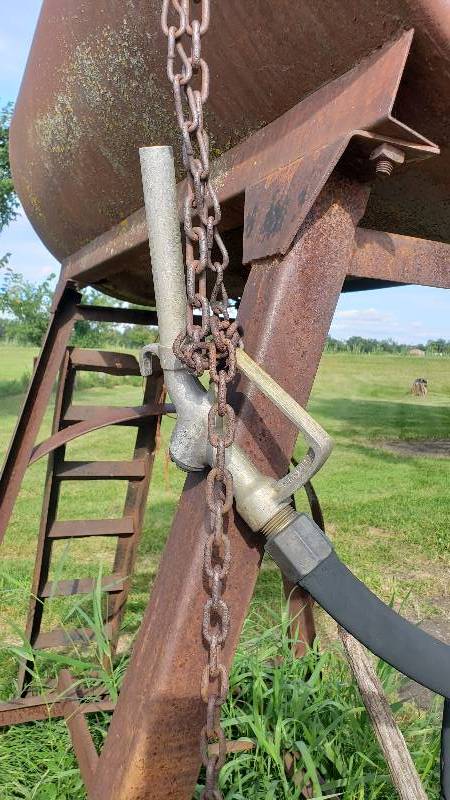 lot 12 image: Fuel Tank & Stand