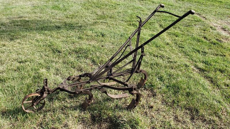 lot 11 image: Vintage Cultivator