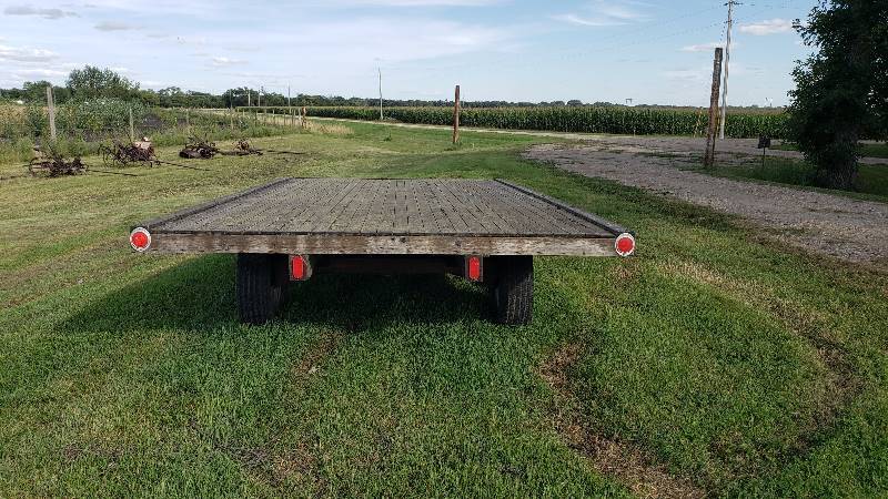 lot 1 image: Flatbed Trailer