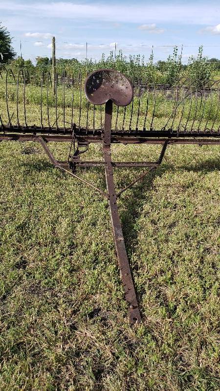 lot 4 image: Vintage Hay Rake