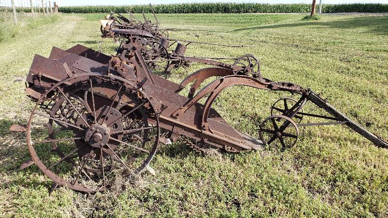 lot 5 image: Vintage Potato Digger