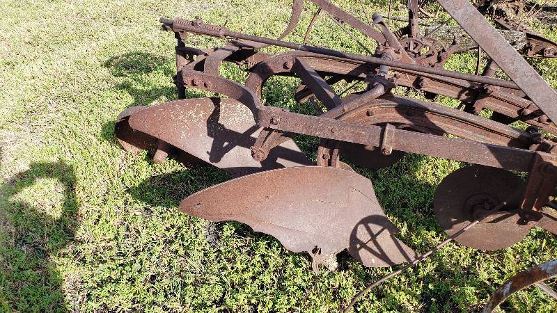 lot 9 image: Vintage John Deere Plow