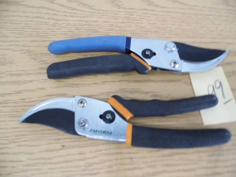 Lot of 2 Pair Fiskars Cutters
