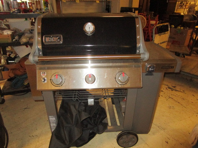 lot 401 image: WEBER GAS GRILL