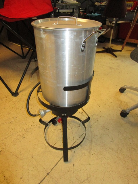 lot 403 image: TURKEY FRYER