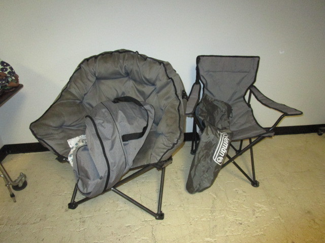 lot 409 image: FOLDING CAMP CHAIRS